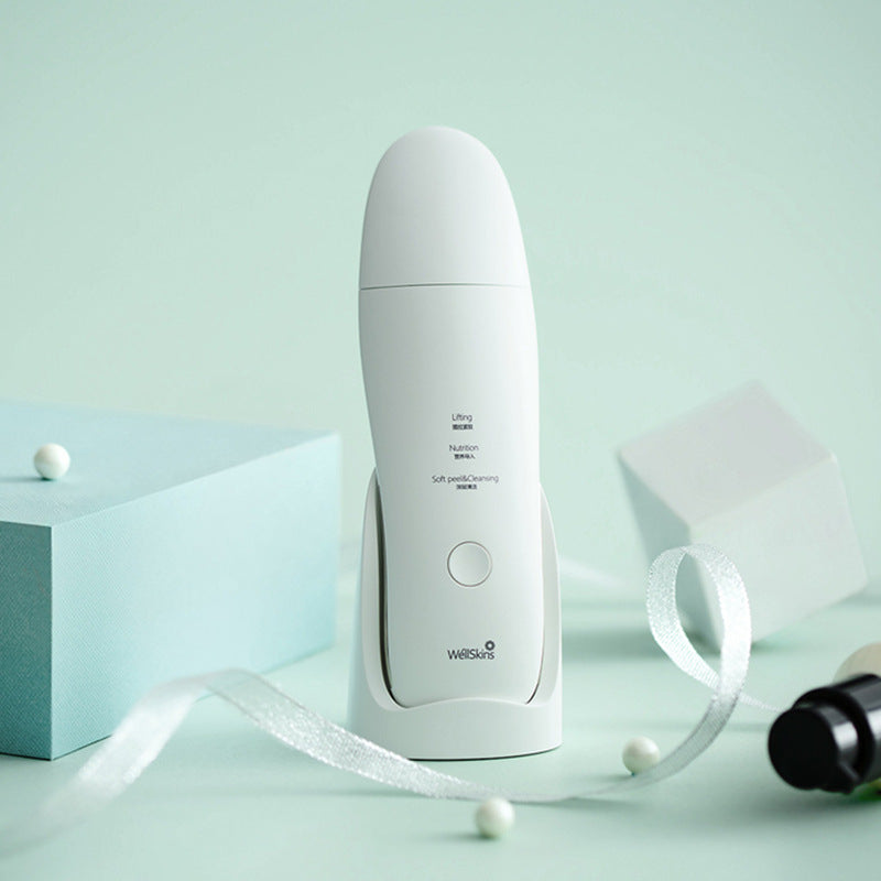 Pulitore imperfezioni viso Lushy con formula naturale, mostrato in un flacone con etichetta bianca e dettagli verdi.